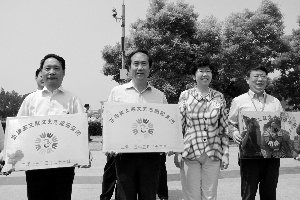 ����������