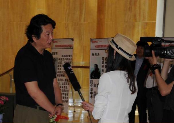 �й����һ�Ժ�Ž��۹�����ʦ����Ʒչ����̨��Ļ