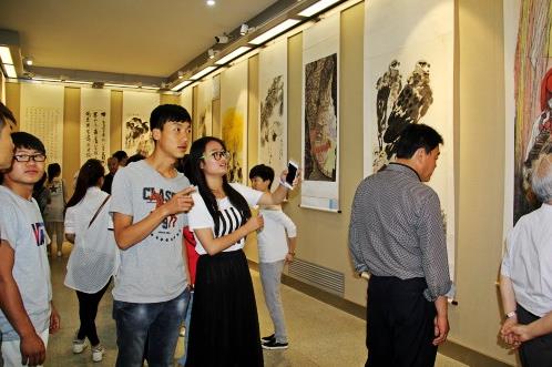 ������ʡ��һ����ʷ���黭��չ���໭Ժ��Ļ