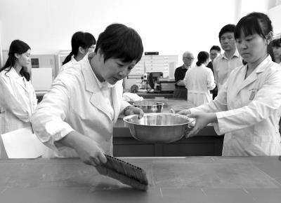 �ײ����Ƴ������չ�� �ƽ���黭��������