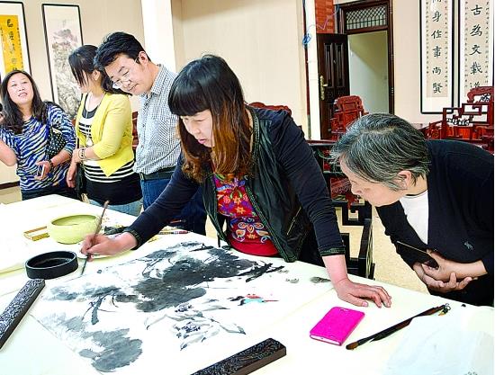 2015���黭��������չ�ں�������Ͽ��Ļ