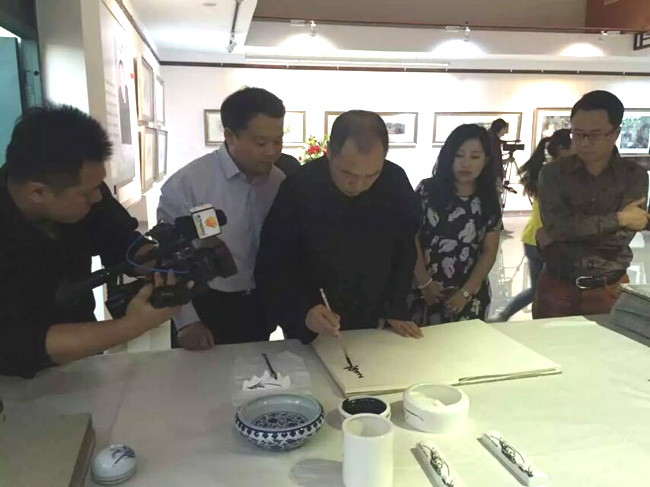 ����ᱮһ¬��˴�й�������չ��Ļʽ�ֳ�