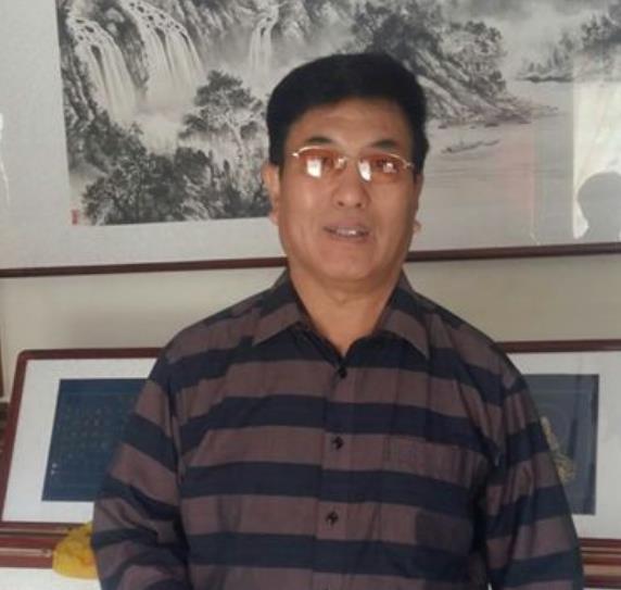 ���ڻ��Ұ�ɽ�黭չ����ɽ����ͬ