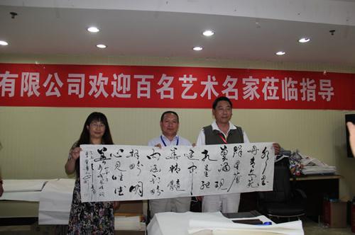 秦野鲁人笔笔深情颂美丽水乡