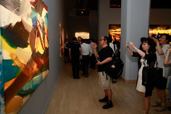 ����Ӣ�޷��ͻ�������ʮ����ھ�չ��