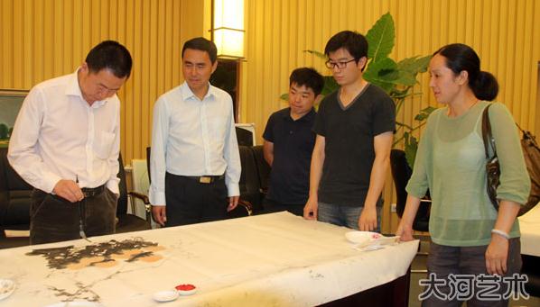 “走进华水 感受瑞鹏”河南省书画家笔会在华北水利水电大学举行