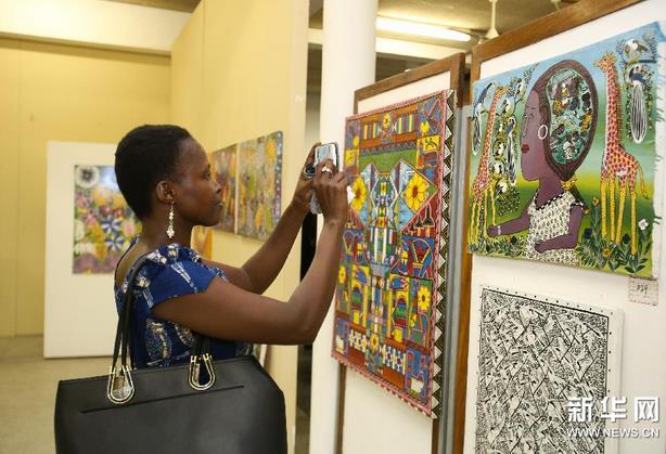 �׽�̹ɣ����͡��͡�¹��ʻ滭˫��չ��Ļ