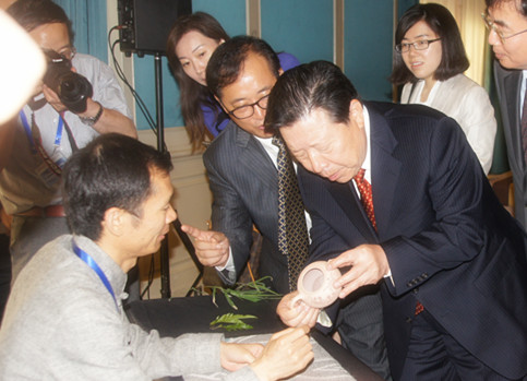 ��ɰ�Ļ��߽���һ��һ·������ͼ��