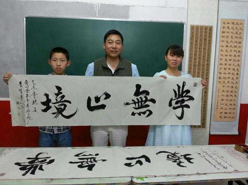 秦野鲁人墨彩丹青注爱心