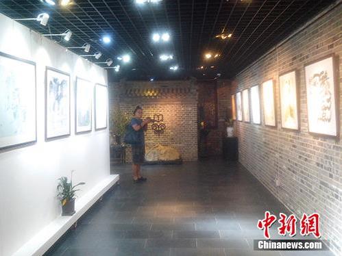 �ڶ����Ĵ��ò��ᡰ������ɽ���黭��Ӱչ��Ļ