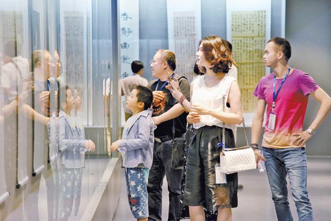 �������黭��Ʒ��չ�ڵ����й��鷨��������Ļ