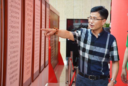 纪念抗战70周年,韩宁宁用书法表现京剧神韵