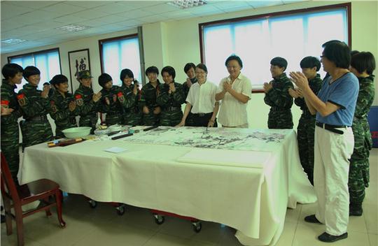 �����ϱ��黭Ժ��֯������ο���Ĵ�Ů���ؾ���