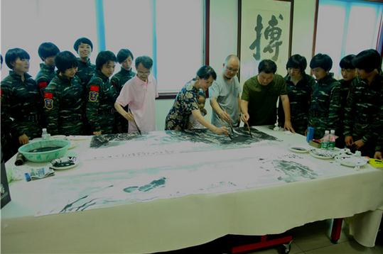 �����ϱ��黭Ժ��֯������ο���Ĵ�Ů���ؾ���