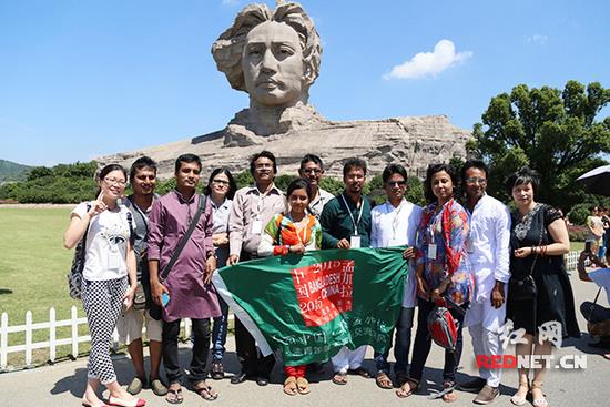 �й����ϼ�����������������Ʒչ��ɳ��Ļ