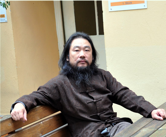 ��ī���Ρ�������κ�ӳ�����˫��չ���ھ���Ļ