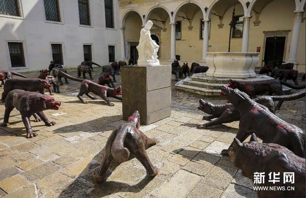 �й���������Ʒ��������˹��������˫��չ