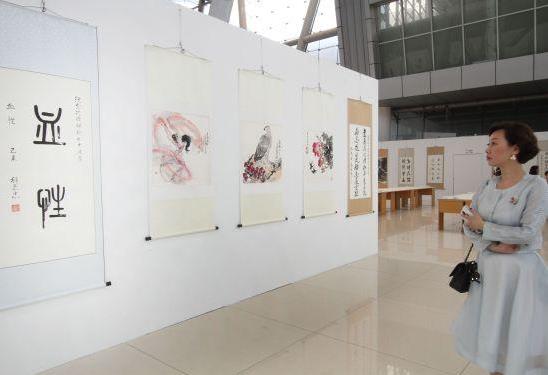 200��λ�������������黭�ڽ����Ͼ�չ��