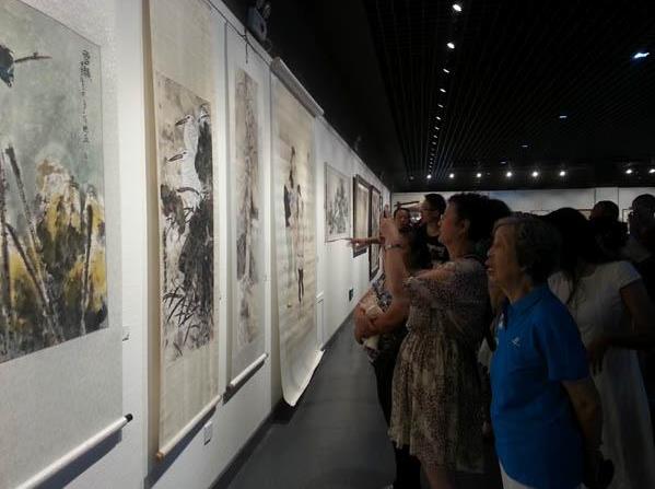 ����˵������˳���׽츧˳����������Ʒչ��Ļ