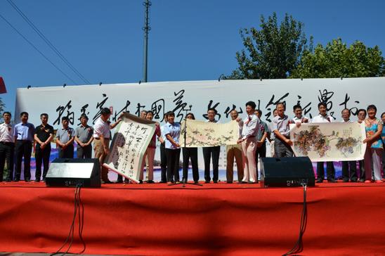 �����߱����׽��й��黭��������Ļ