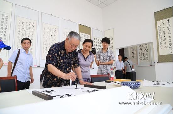 ���սʤ��70�����黭չ�ڻ���������ʿ��԰����