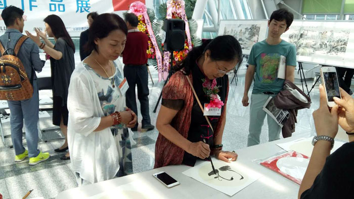 �й������Һ�����Ʒչ��չ�������ֳ��Ӻ�