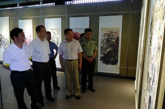 �Ĵ������߾ٰ���սʤ��70����ר���黭չ