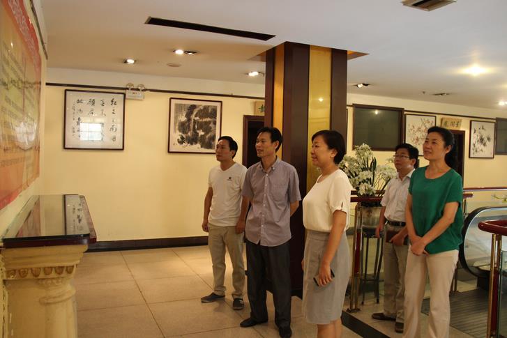 ɽ��Ѧ�Ǿٰ���սʤ��70�����黭��Ӱչ