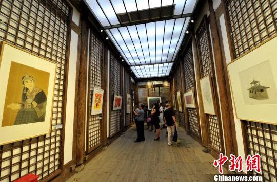 �й�40λ������72������ˮī��Ʒ�ڸ���չ��