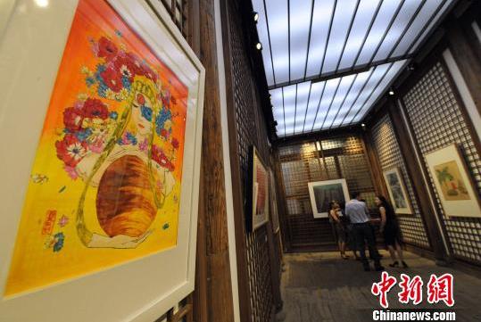 �й�40λ������72������ˮī��Ʒ�ڸ���չ��