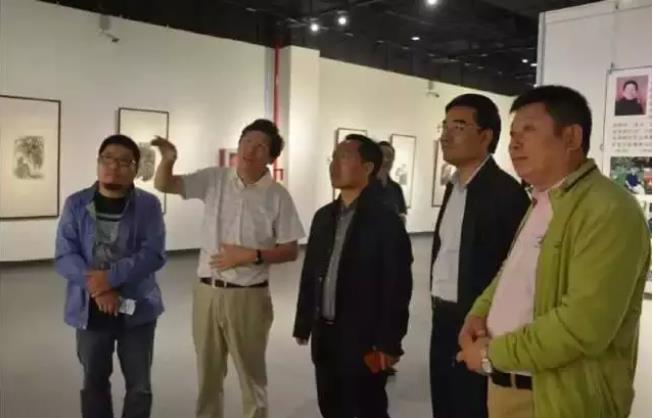 �������½�С��ɽˮ����Ʒչ�ھ���Ļ