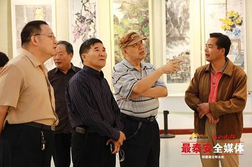 ɽ��̩���оٰ��黭������Ʒչ