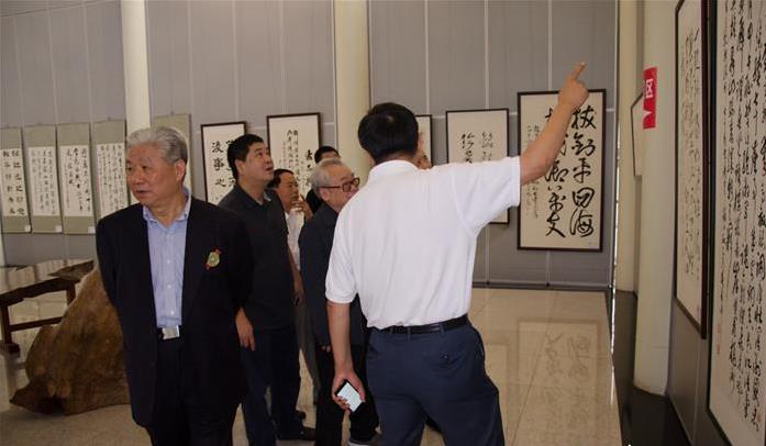 ���绪�˰���ƽ�黭չ�ں��ϳ�ɳ��Ļ