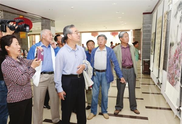 ���ɹ������첼���ں�������սʤ���黭չ