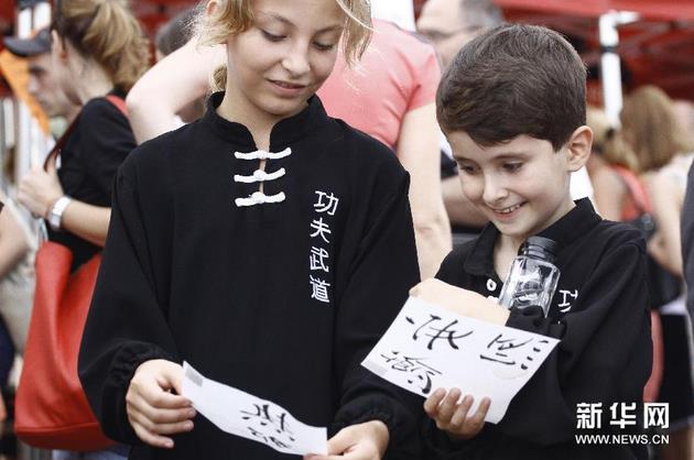 �������Ǵ�ʹ�ݽ�չʾ�й��鷨����