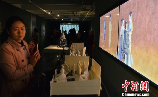 �ڶ����½���������˫��չ��Ļ