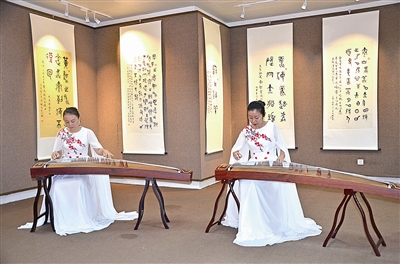 ����ī������÷���黭��Ʒչ���ڿ�Ļ