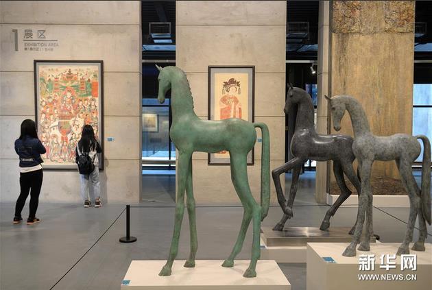 �������Ļ��졤�¶ػ͡�����չ����������Ļ