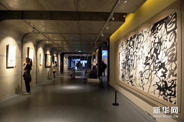 �������Ļ��졤�¶ػ͡�����չ����������Ļ