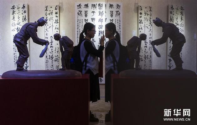 ����Զ�ĳ�����������Ʒչ�ھ���Ļ