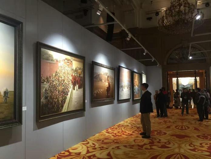 ͬ�����Ω����ڶ����й���������˫��չ�ڹ�����Ļ