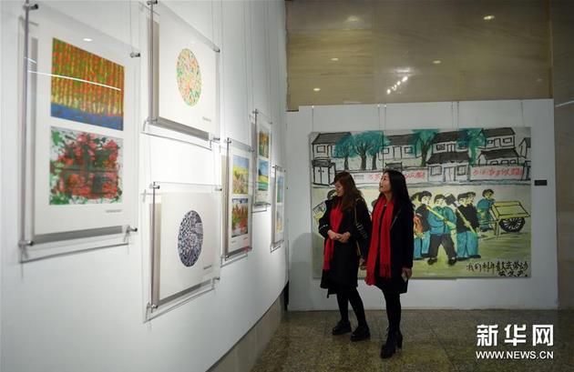 �ӱ�����չ�ڱ����л�����̳����