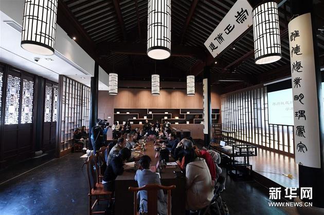 �����һ���ľ���껭��չѧ����̸�������ݾ���