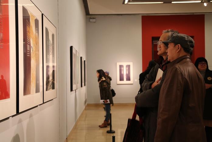 ����•�����ƽ�滭��Ʒչ�ھ���Ļ