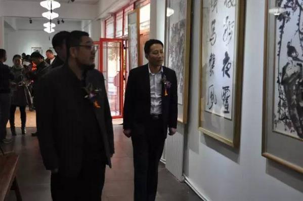 ������ʵ���������֡�Ȩ�����黭��Ʒչ¡�ؿ�Ļ