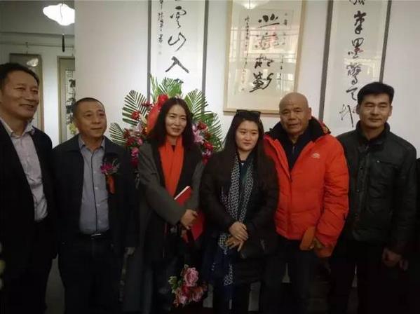 ������ʵ���������֡�Ȩ�����黭��Ʒչ¡�ؿ�Ļ