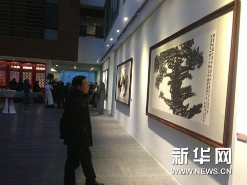 ���ٳ�д�⻨��չ�����廪��ѧ����ѧԺ������