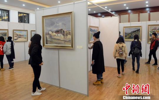 �������һ������ͻ�д����Ʒչ������Ļ