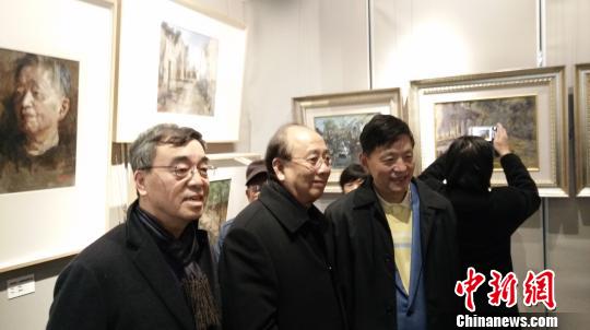 �߽������Ϻ������һ�������Ʒչ������Ļ