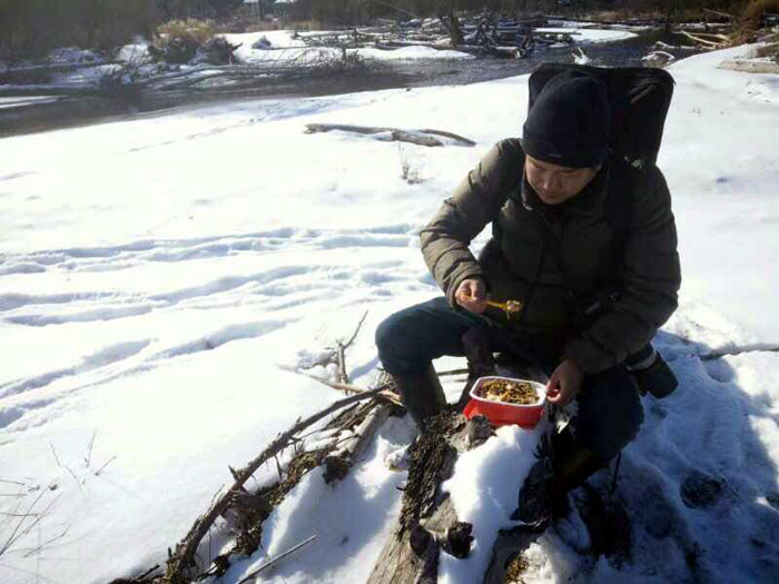 加宏杰为创作在大兴安岭牛尔湖等地体验生活